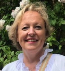 Dr. Ingrid  Martens